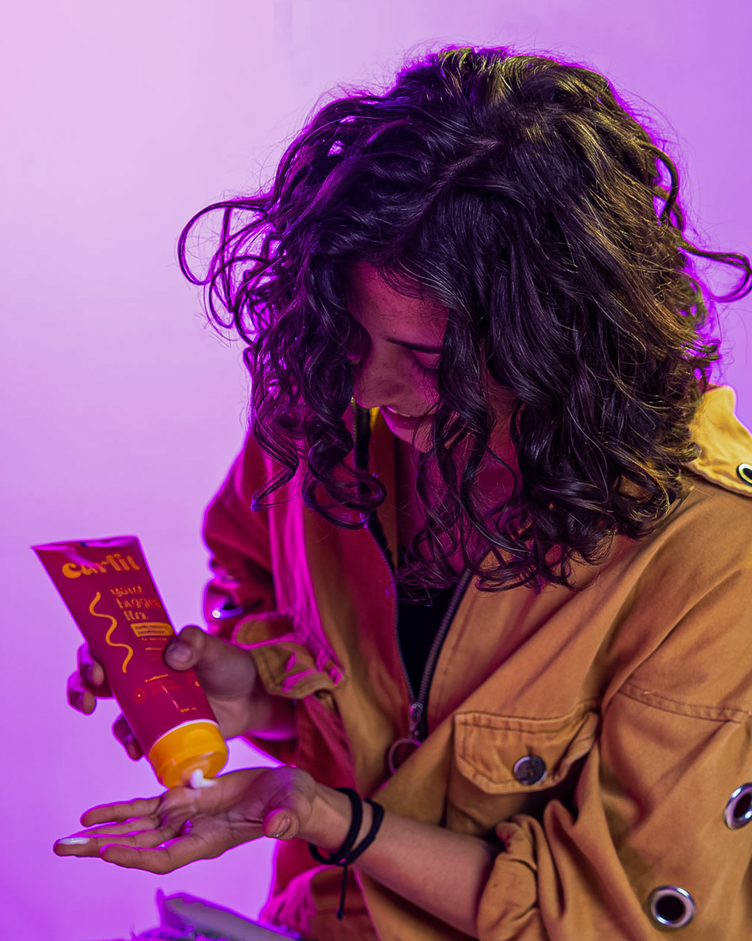 Wavy leave-in conditioner