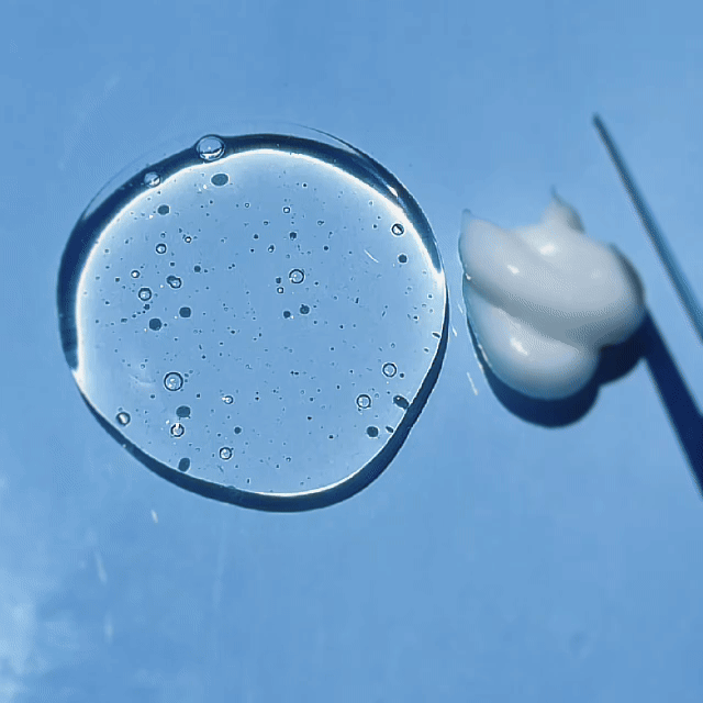 Ever used products that flake when layered?
Yeah, we fixed that.

Curlit’s leave‑in and gel are designed to layer flawlessly,
locking in moisture and definition without product drama.