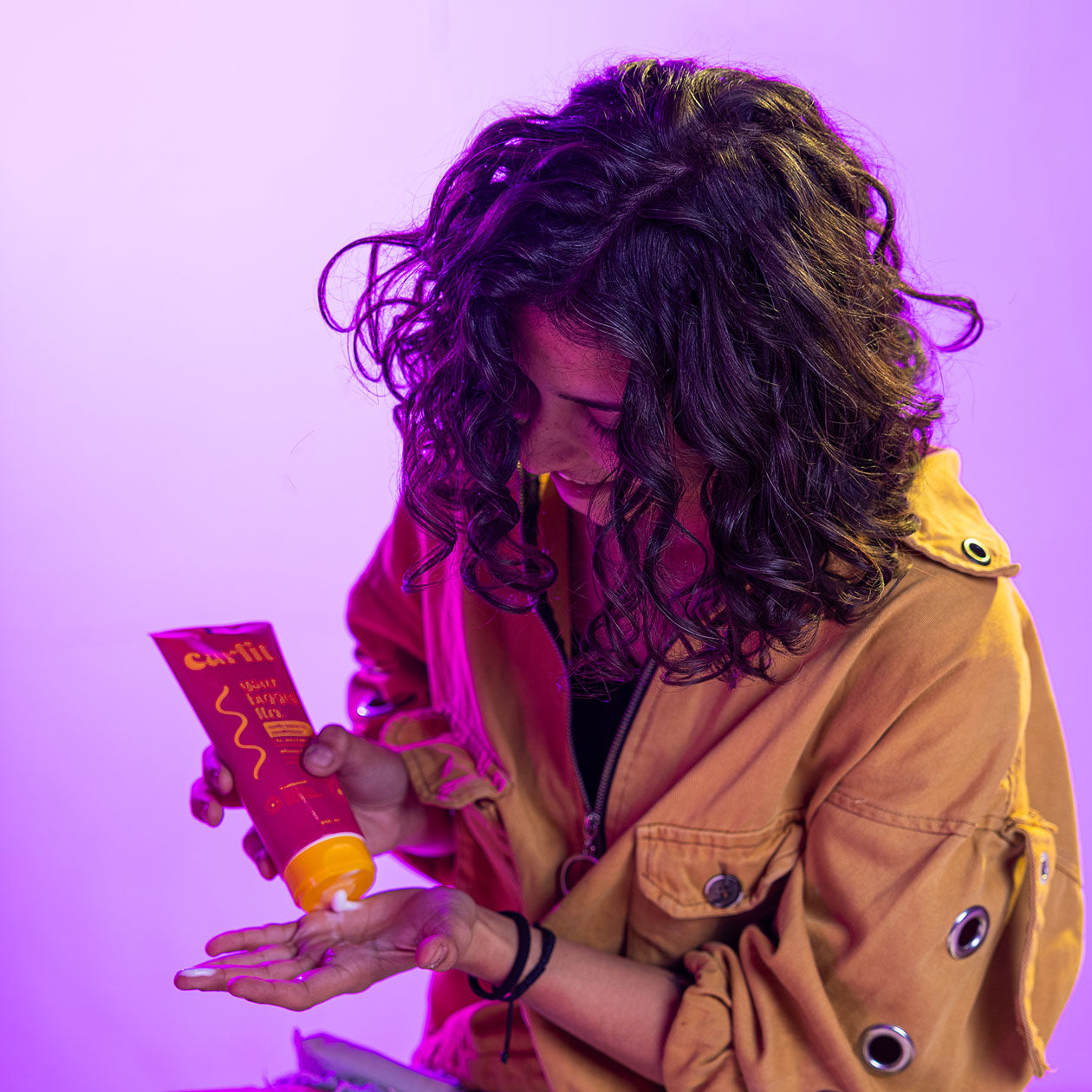 Wavy leave-in conditioner